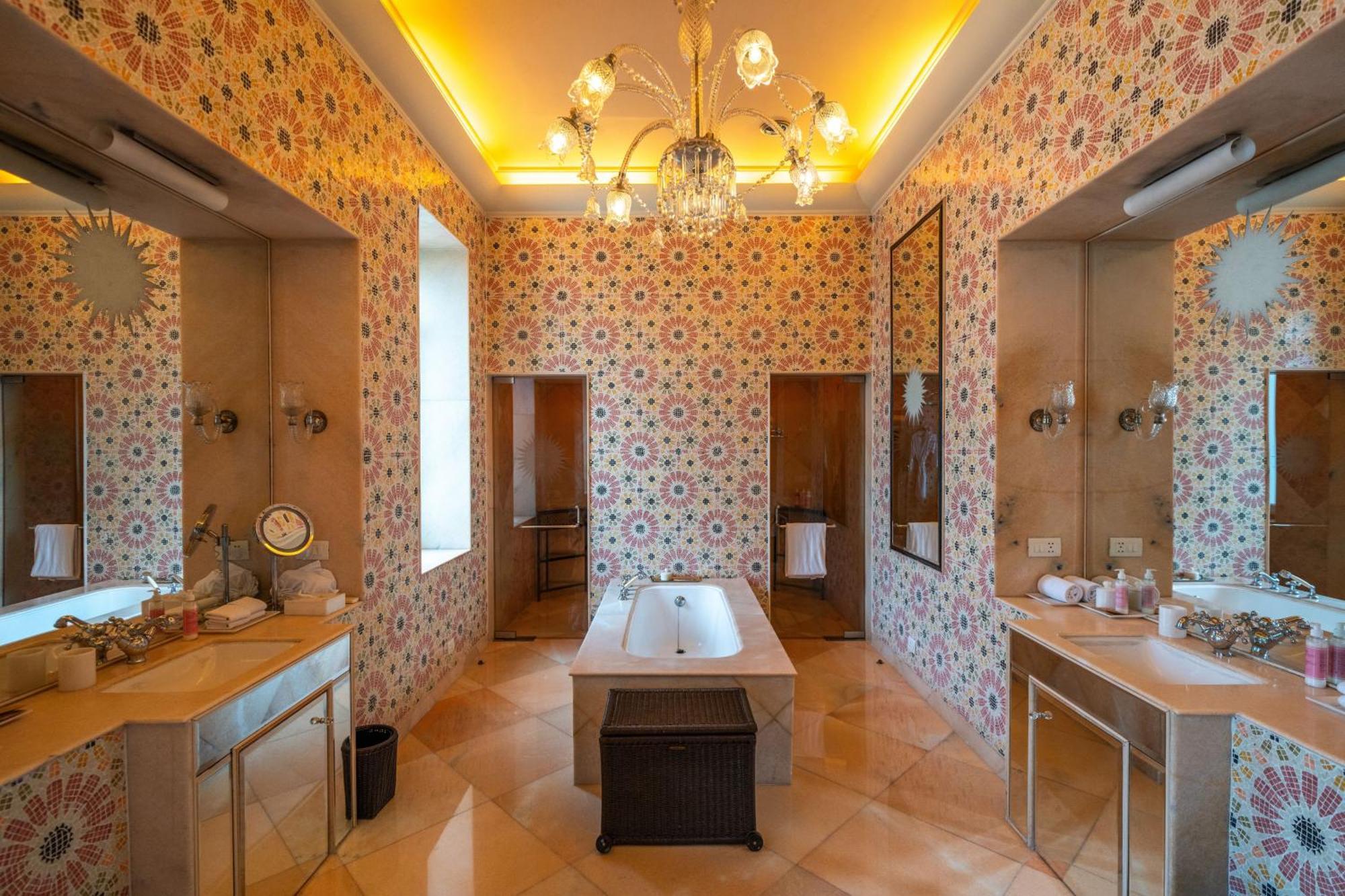 Hotel Rajmahal Palace Raas 5*